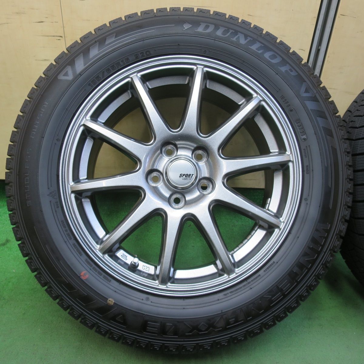 バリ溝 21年 キレイ 9.5分 ライズ ロッキー 等 195|65R16 スタッドレス ダンロップ ウインターマックス 03 SPORT ABELIA スポルト アベリア 16インチ PCD100|5H 5101506イス