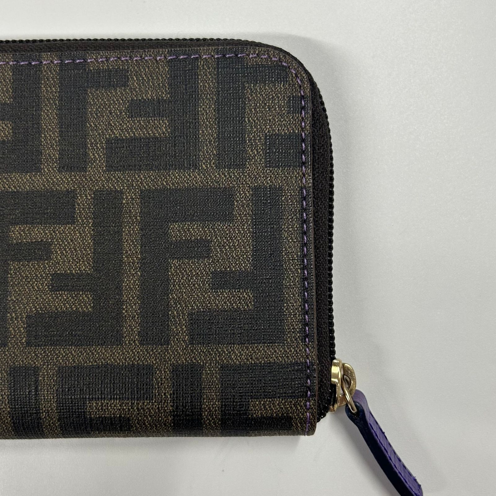 FENDI(フェンディ) 長財布 ズッカ柄 ラウンドファスナーロング