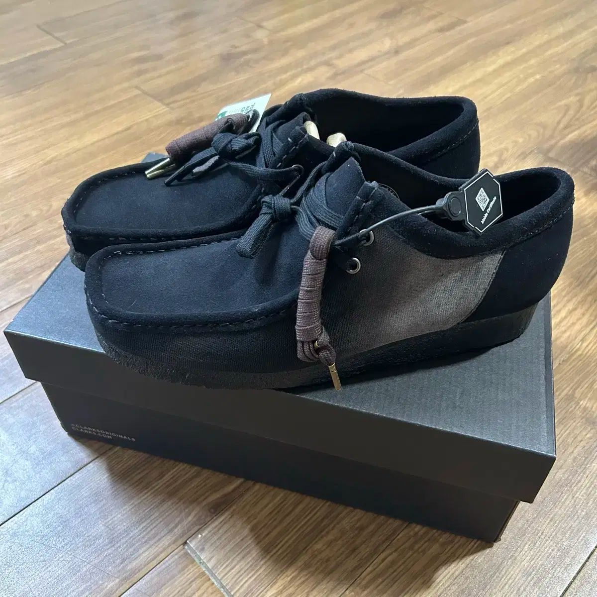 UK 9 ジ ヨン キム X Clarks クラークス 日焼け止め ワラビー 黒