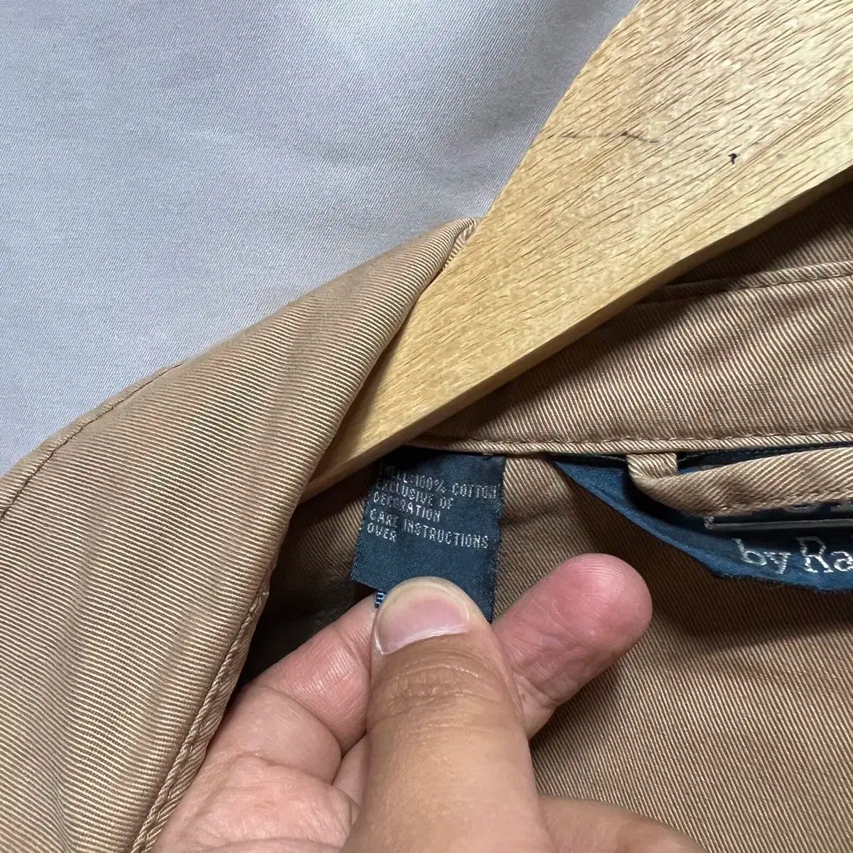 ベージュ
