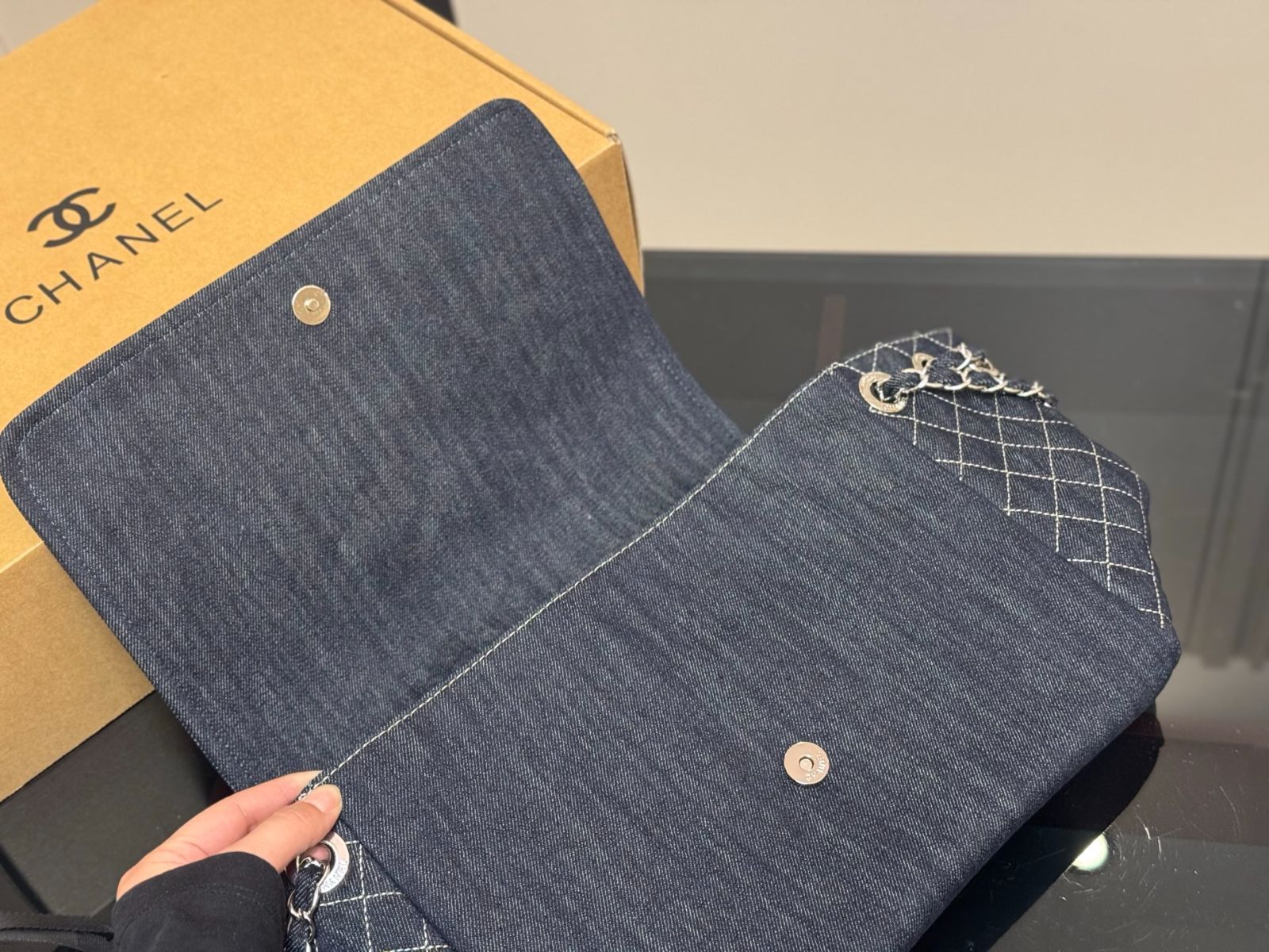 今日特価】Chanel Denim Messenger Bag シャネル デニム 今日特価】Chanel Denim Messenger Bag シャネル デニム