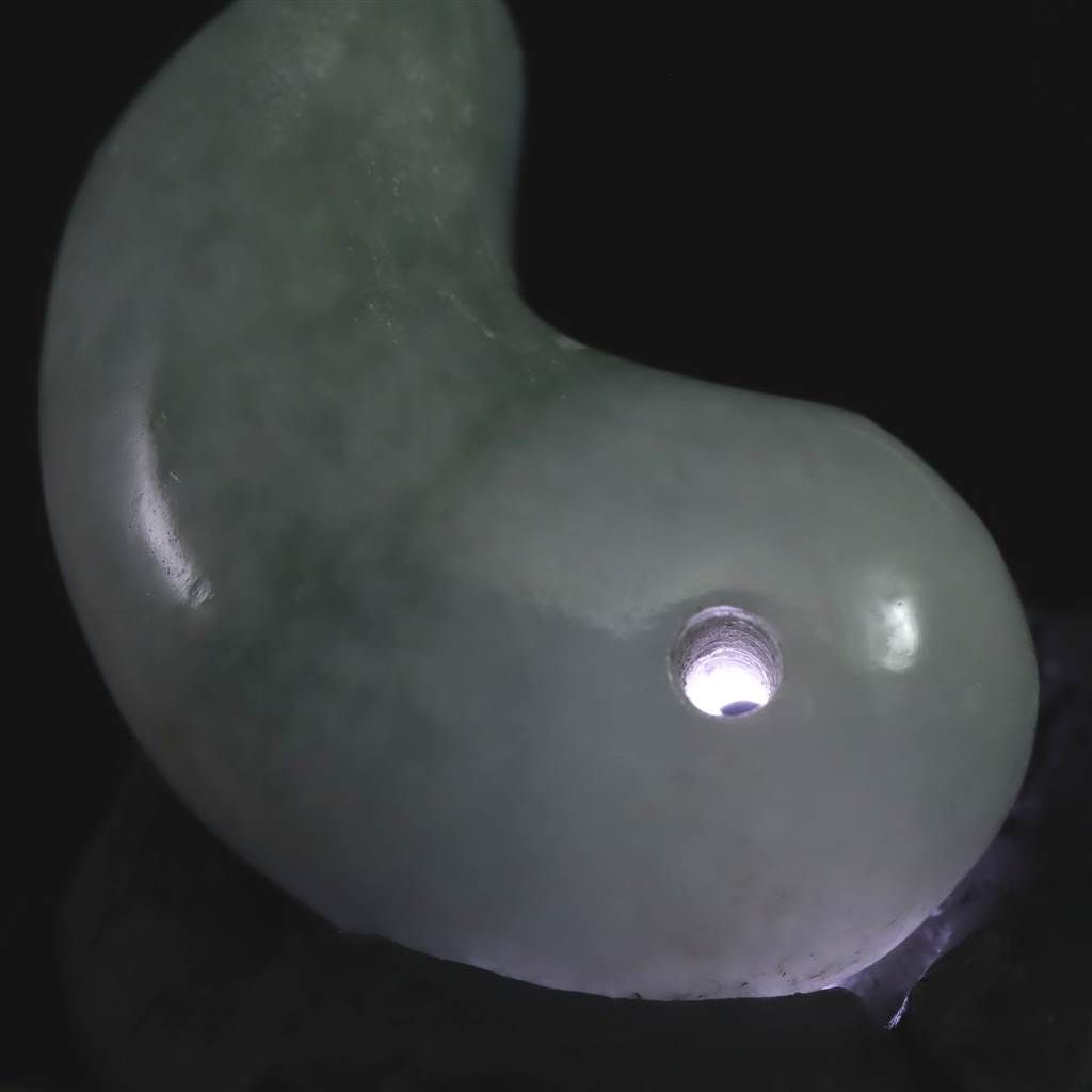 糸魚川翡翠 ヒスイ 小滝産 薄緑 30mm勾玉 ディレクトリカード付