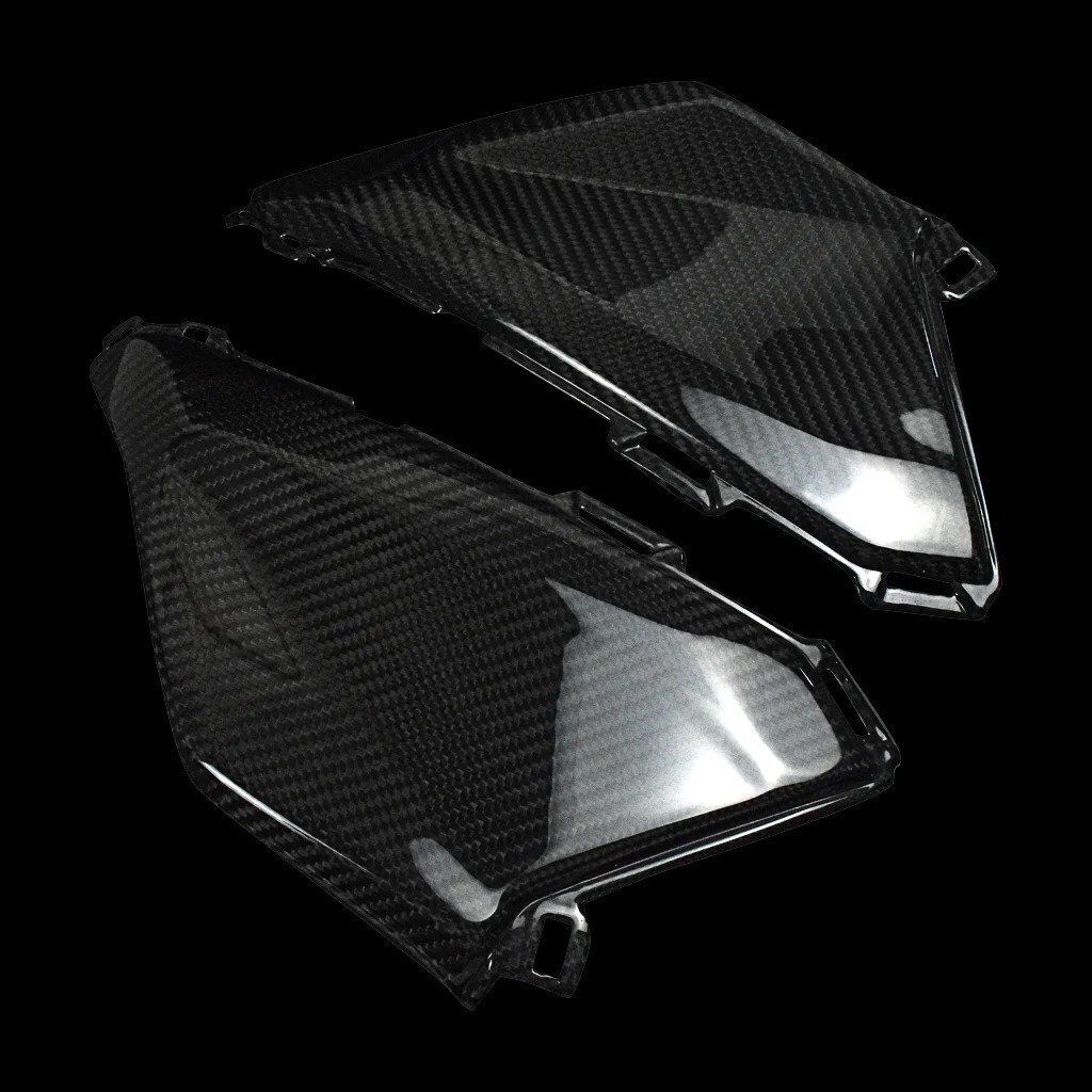 燃料タンク サイドパネル