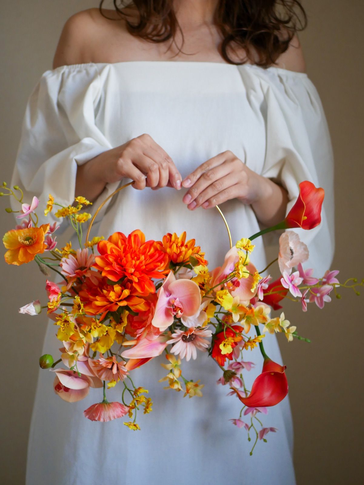 個性派ブーケ　オレンジ　アーティフィシャルフラワーブーケ　ウェディングブーケ ウェディングブーケ フープブーケ リングブーケ 春ブーケ オレンジ