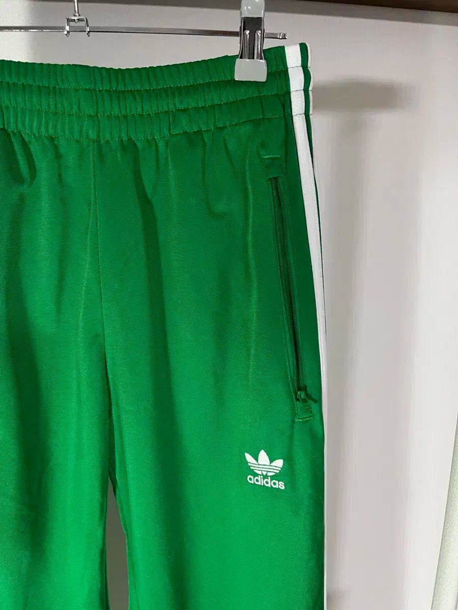 adidas アディダス
