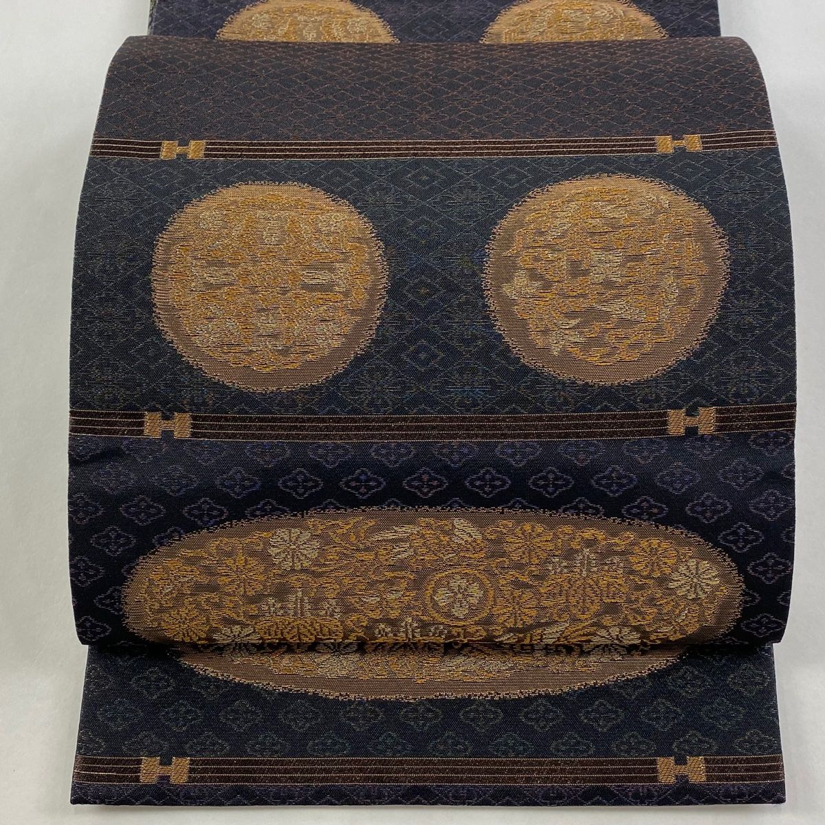 袋帯 秀品 草花 鳥 金糸 箔 黒 六通 正絹