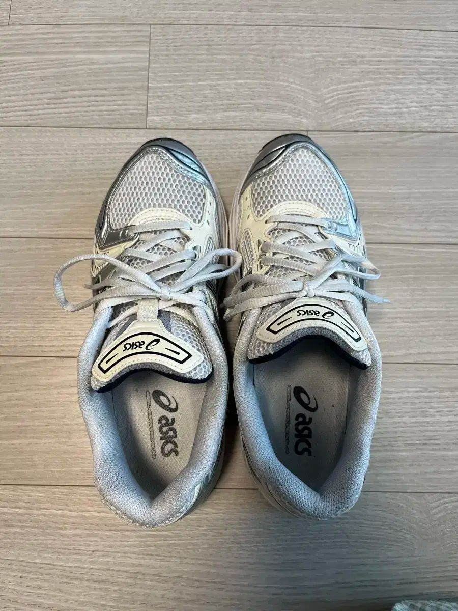 Asics アシックス