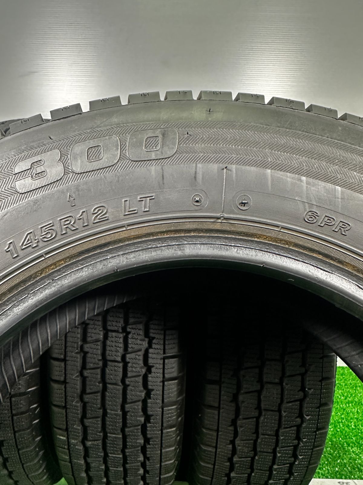  145 R 12 LT 6 PR ブリヂストン W 300 4本 冬タイヤ TA 057 12インチ以下 スタッドレス