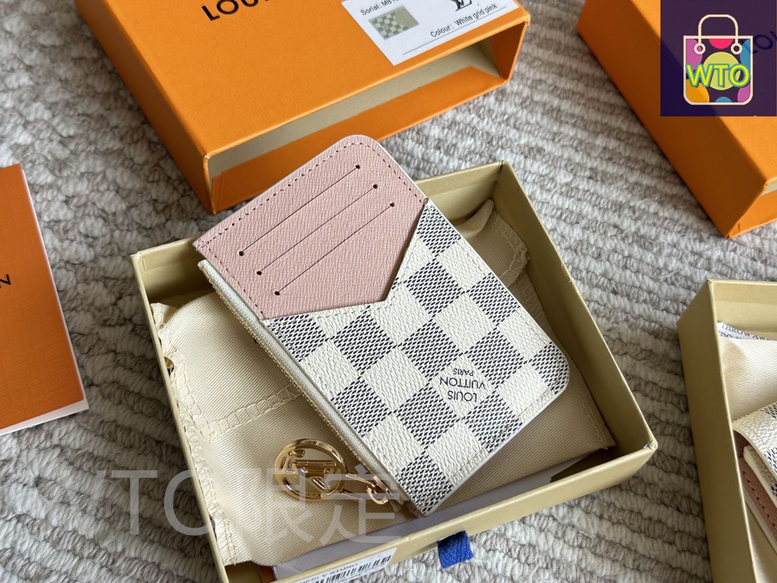 Louis Vuitton 名刺入れ ベージュとピンクのチェック柄 Louis Vuitton 名刺入れ ベージュとピンクのチェック柄 Louis