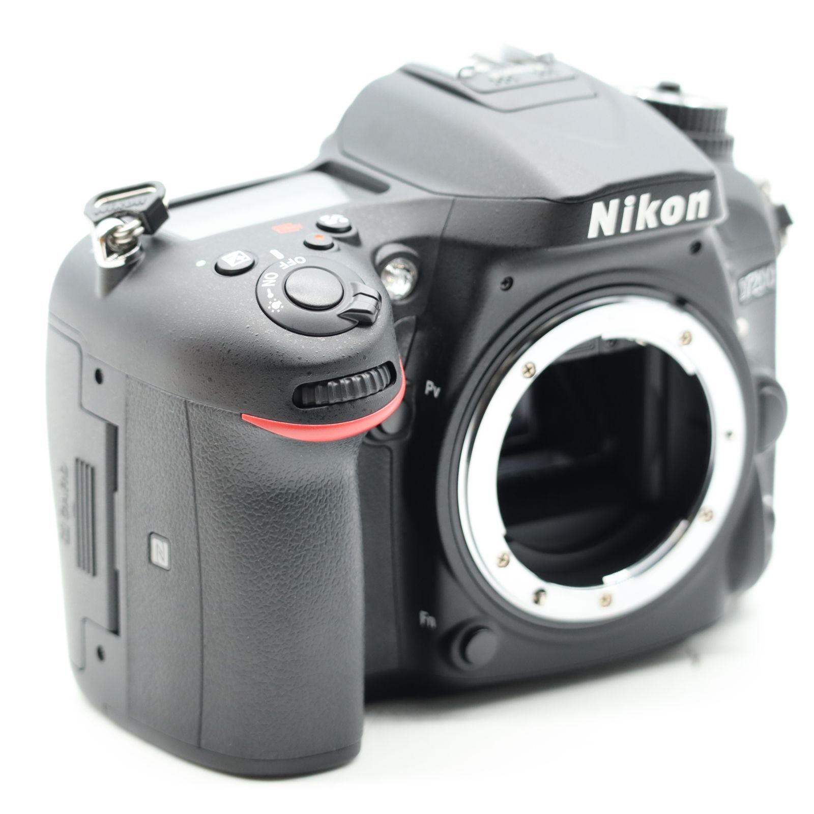 ショット数1794回の新品級 Nikon デジタル一眼レフカメラ D7200
