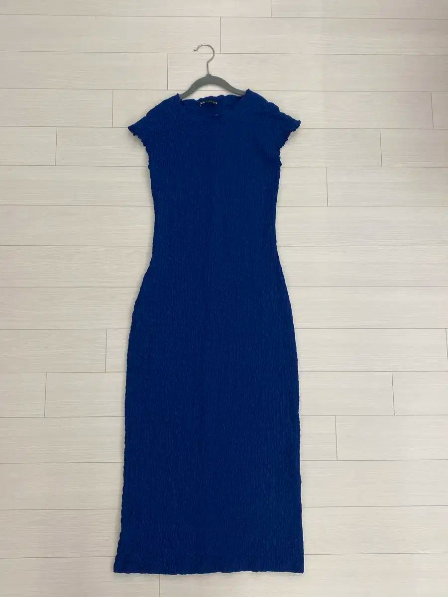 zara スケーターワンピースxs ZARA(ザラ) ロング丈ワンピース 青 xs 4ウェイスパンデックス