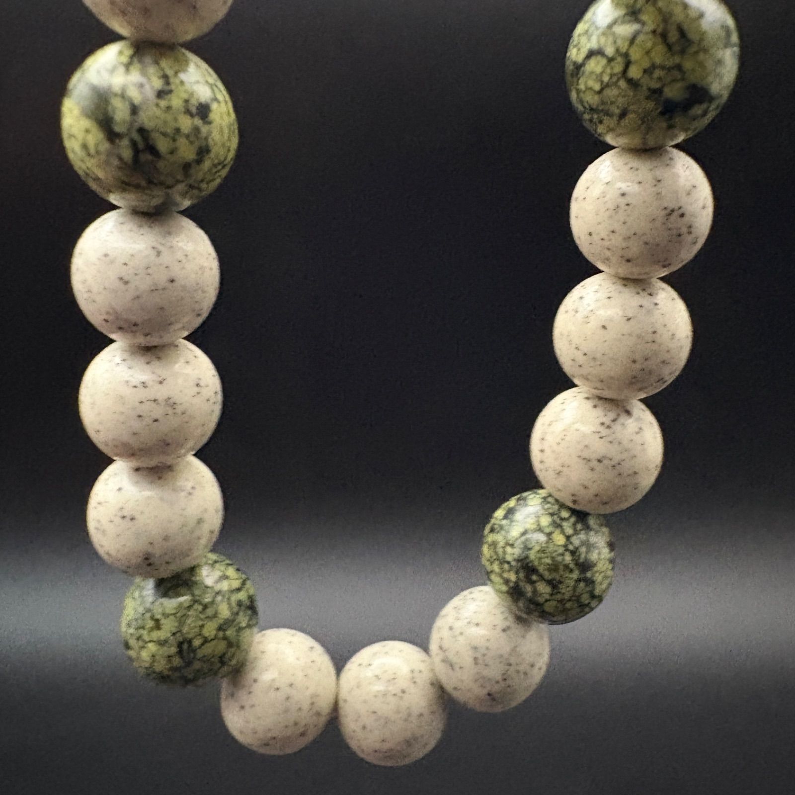 台湾産 北投石 × 薬王石 ブレスレット - メルカリ