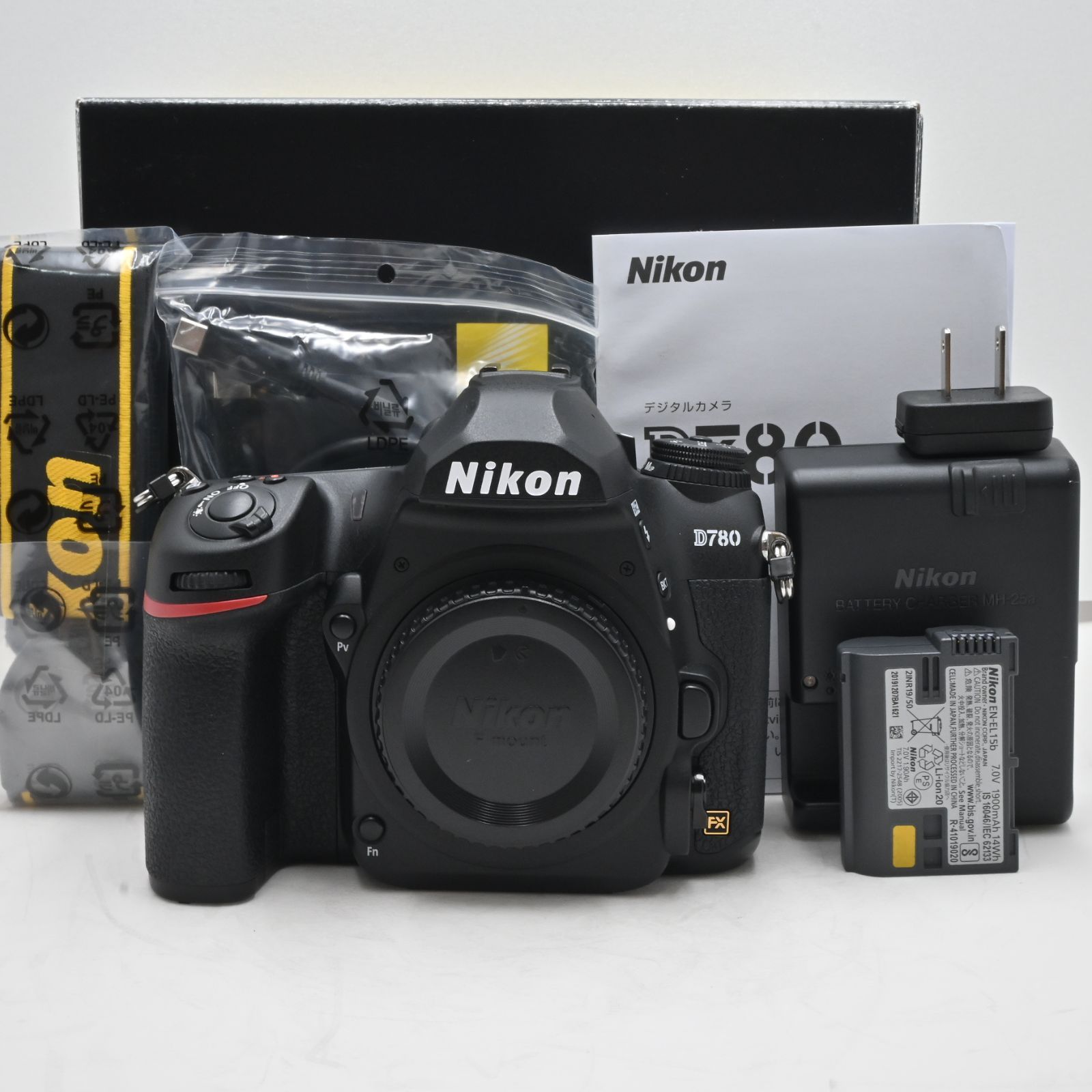 ママに人気の軽量一眼❤️Nikon D5100❤️回転液晶で子供の目線で撮影
