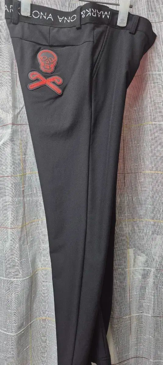 MARK - LONA マークアンドロナ ブラック スカル ゴルフ ズボン 28