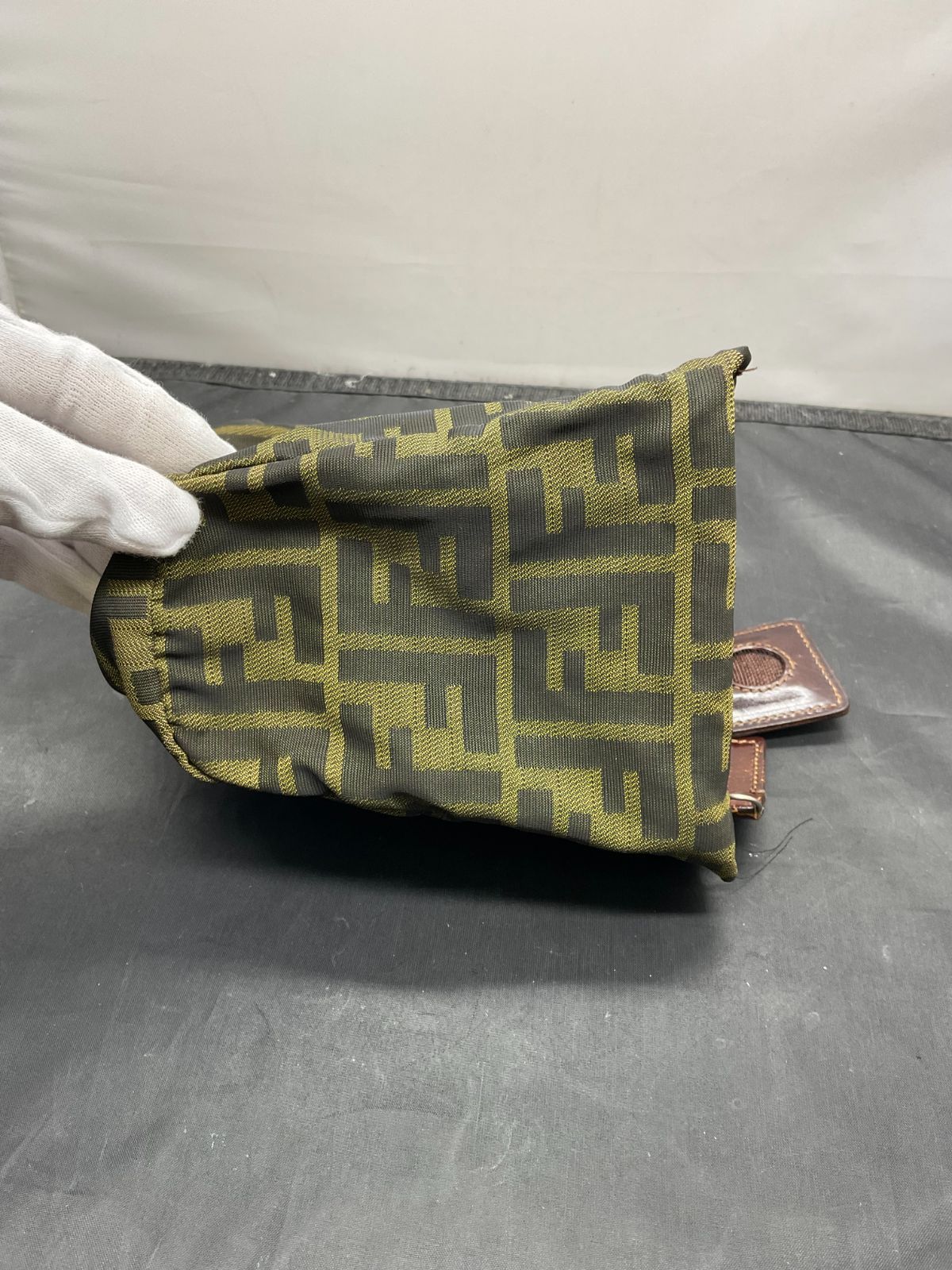 フェンディ ポーチ ズッカ柄 ポーチ B25035097 DECORATOM_COM_BR