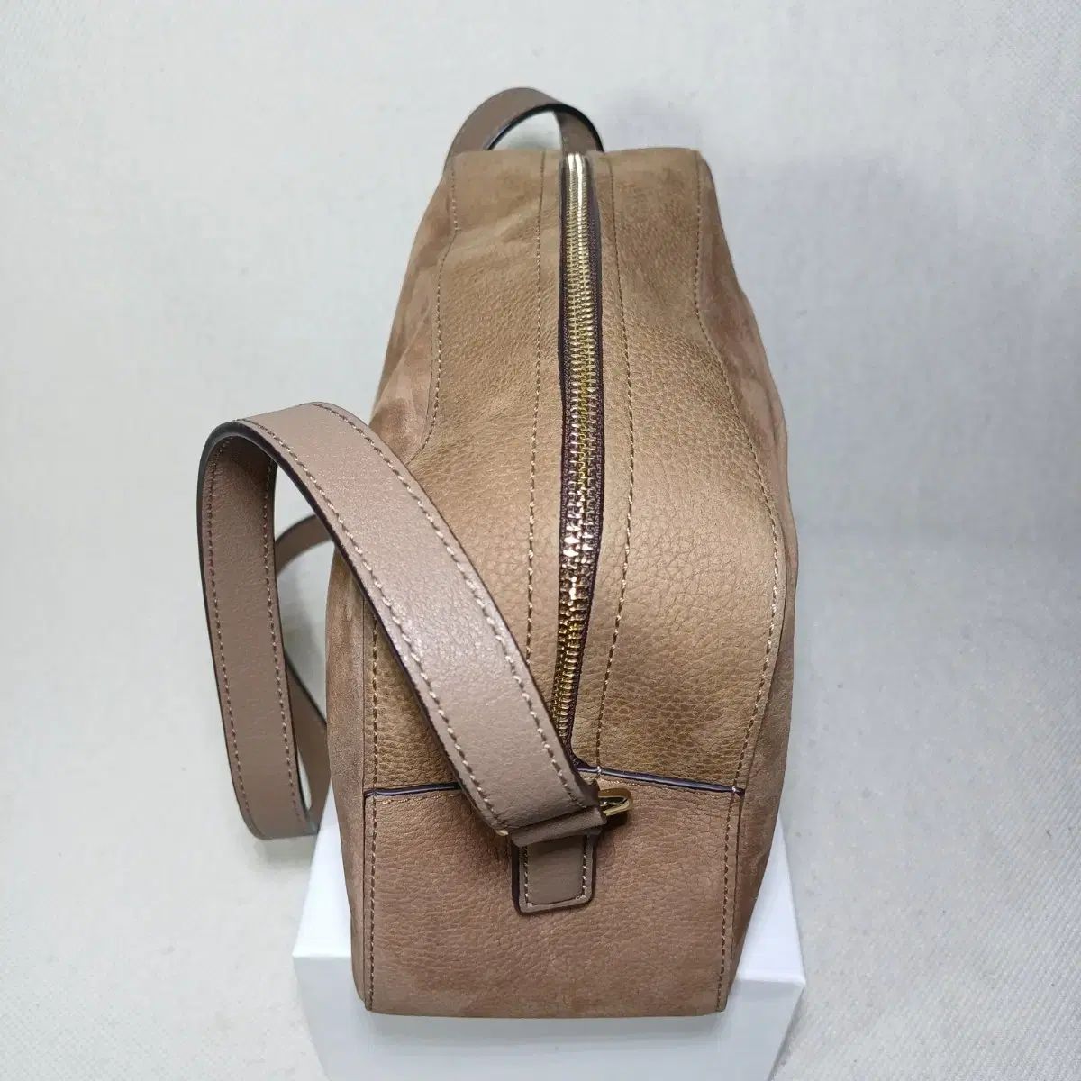 TOUS 投げ捨てる