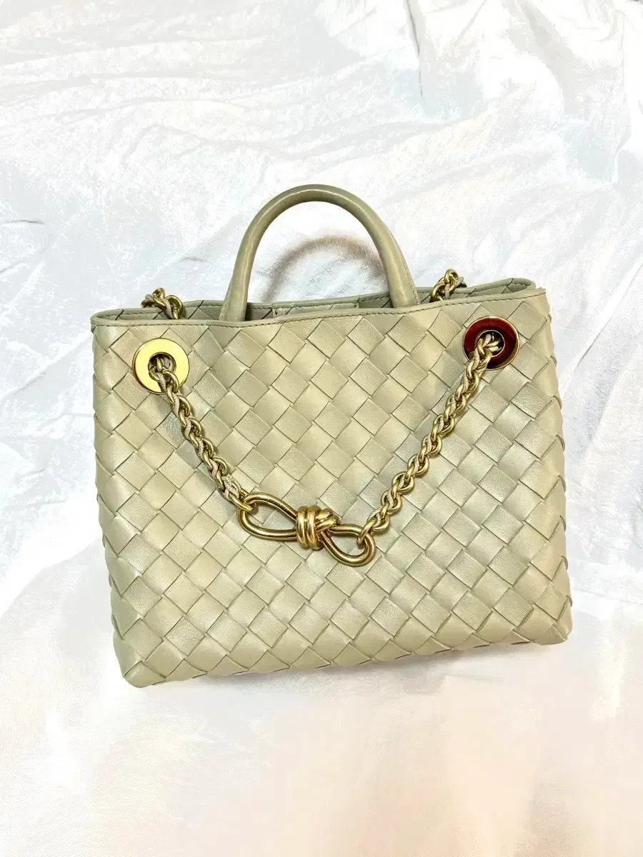 ボッテガ　スモールアンディアーモ　白ゴールドチェーン希少♡美品　726000円 ボッテガ スモールアンディアーモ 白ゴールドチェーン希少♡美品