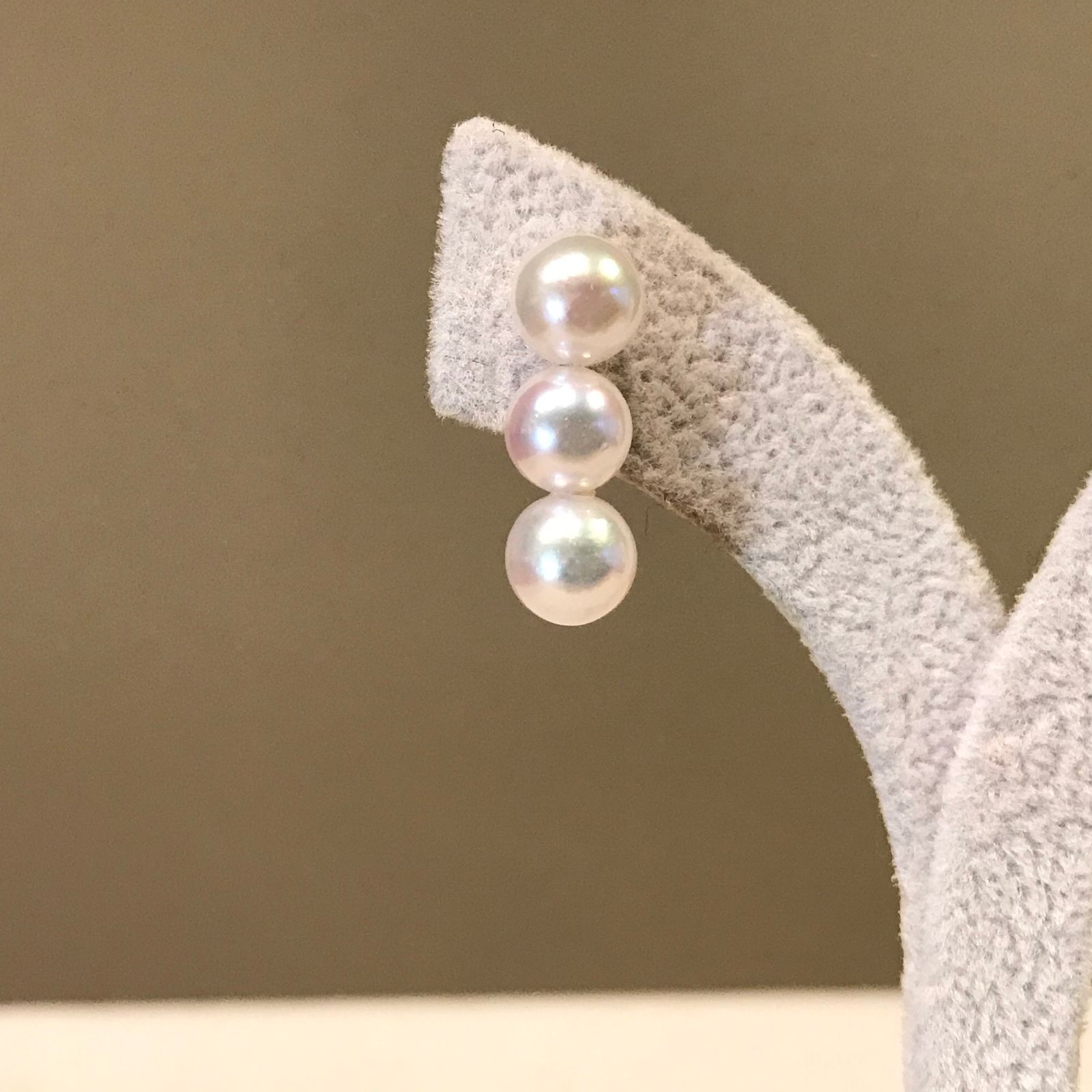 本真珠 アコヤパール ピアス 3連 ライン 18WG 両耳 - メルカリShops