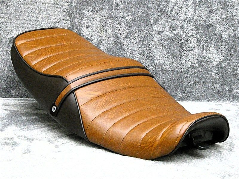 様々な ゼファーΧ 茶ツートン タックロールシート ブラウン あんこ抜き ゼファー400χリベット ZR400G 96-09 G1 G2 G3 G4 G5 G6 G7 G8 100％品質保証