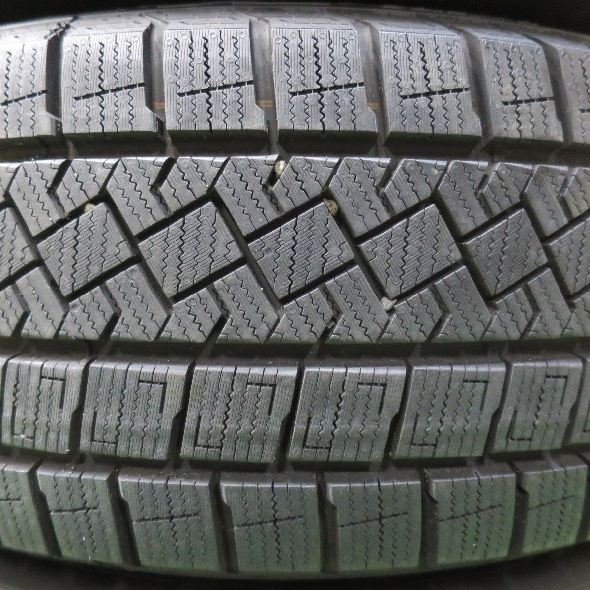 ピレリースタッドレスタイヤ4本 175/65R15 ピレリスタッドレスタイヤ