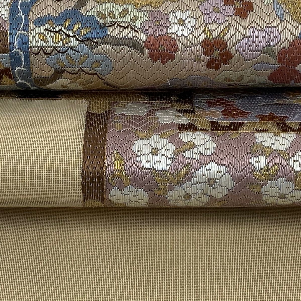 袋帯 美品 逸品 草花 華文 金糸 絽刺し 薄茶色 お太鼓柄 正絹