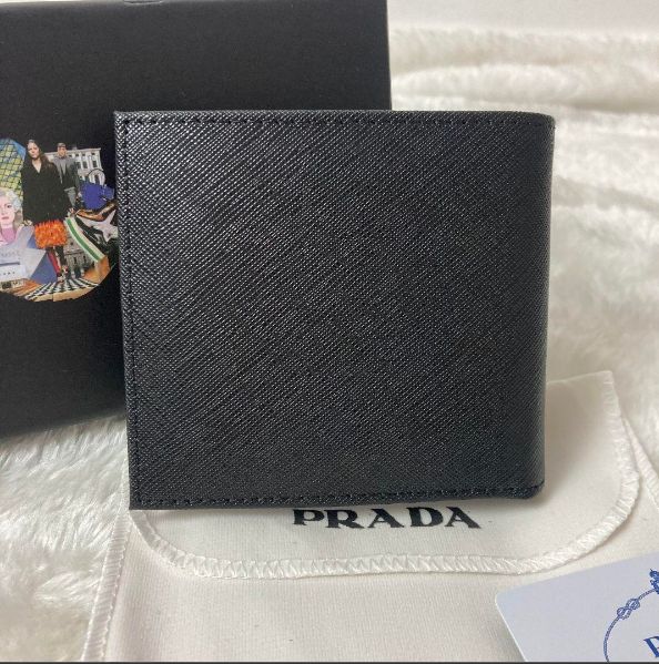 PRADA 財布 二つ折り財布 ブラック 新品未使用 - メルカリ