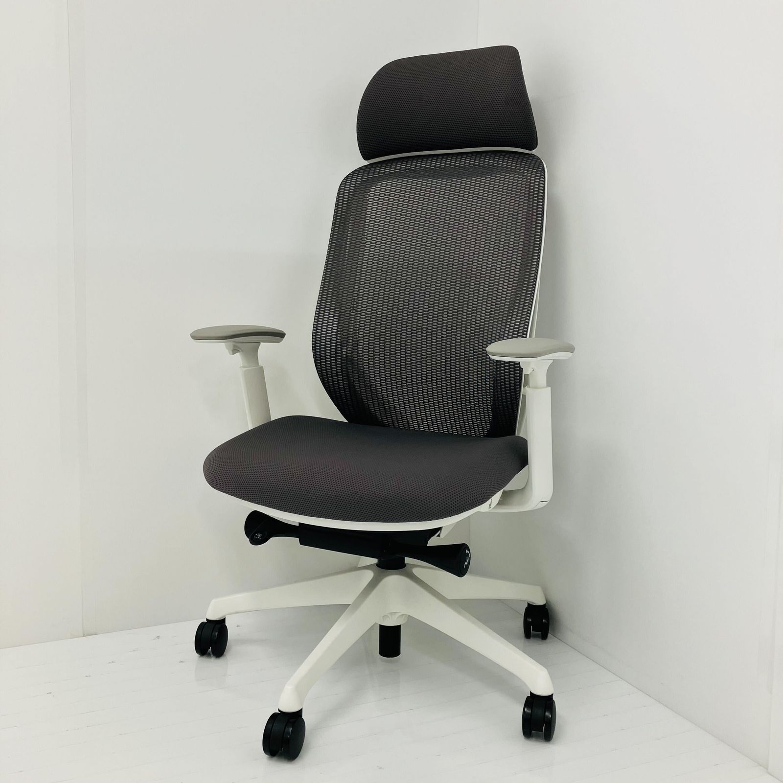 【中古 S(美品)】Sylphy(シルフィー)C687XW-FSF3 中古 S(美品)】C687XW-FSF3 | オカムラ Sylphy オフィスチェア