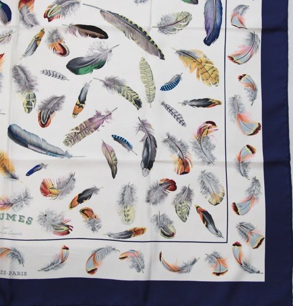 極美品✨ エルメス シルク プリーツスカーフ カレ90 PLUMES 羽根柄 極美品✨ エルメス シルク プリーツスカーフ カレ90 PLUMES 羽根
