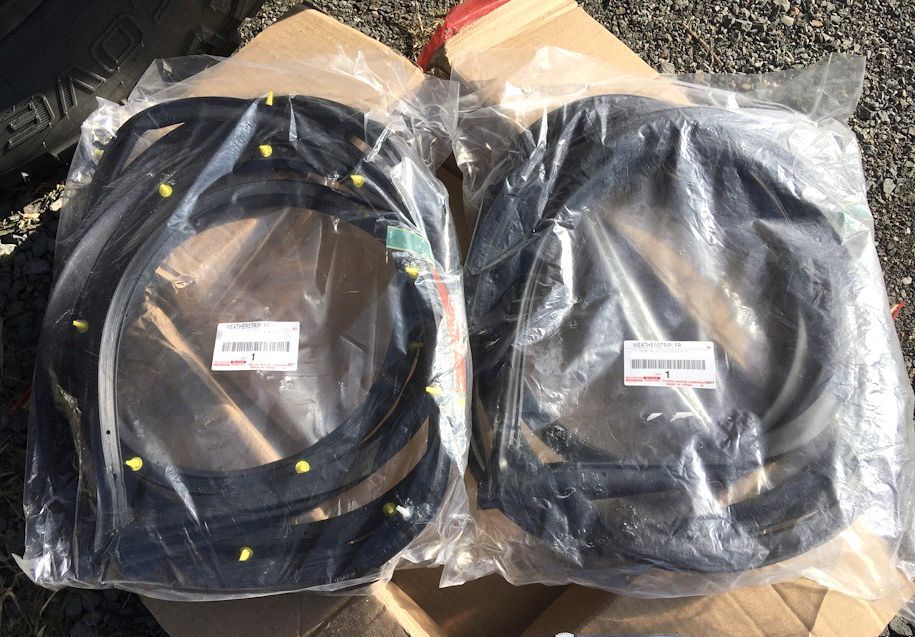 トヨタ純正 100 ランドクルーザー ランクル フロントドア ウェザーストリップ 左右 Land Cruiser LX470 Front Door Weatherstrip JDM