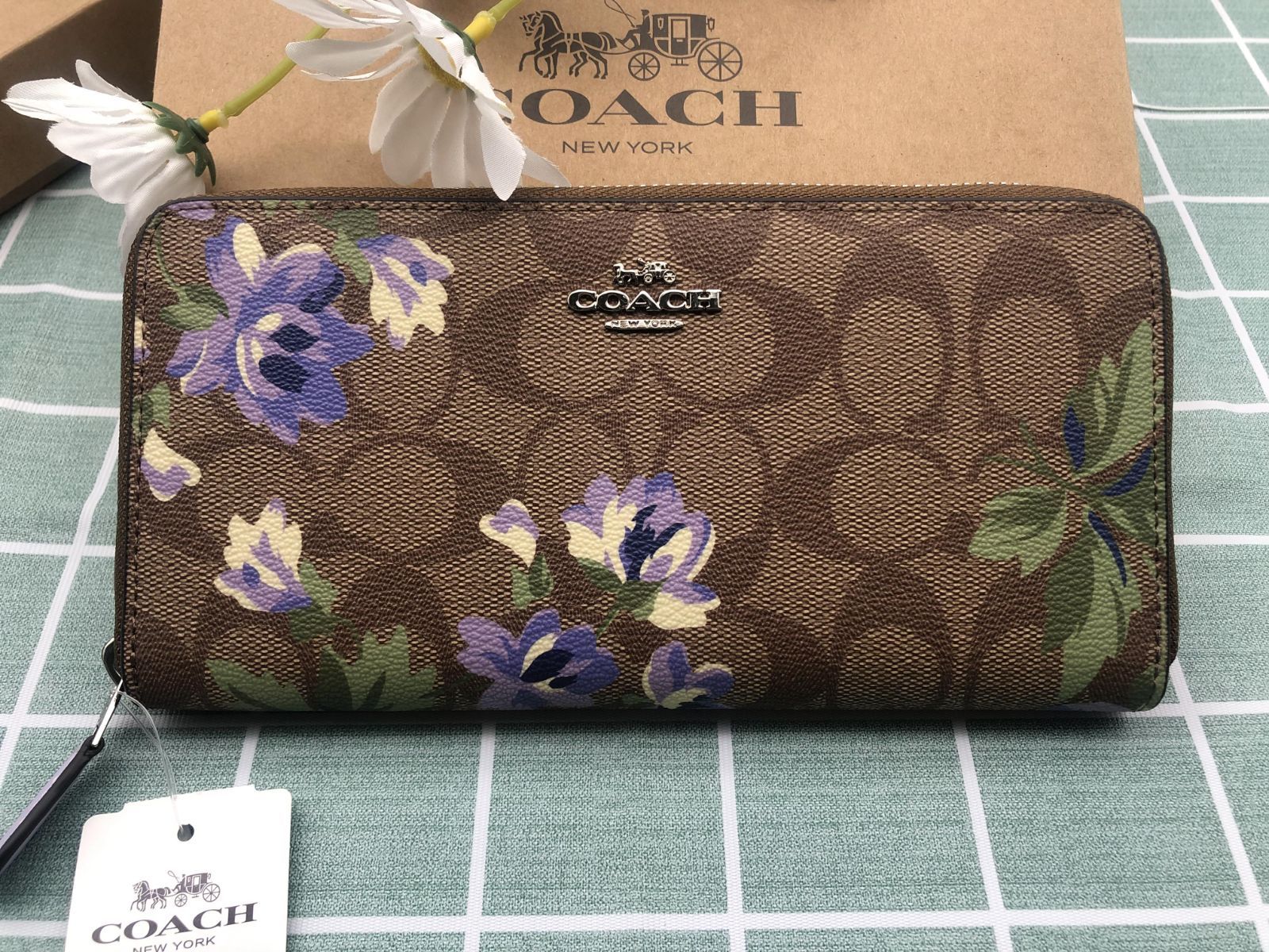 コーチ  財布 長財布 COACH  プレゼント レディース 花柄 クーポン配布 ロゴ シグネチャー 贈り物 ギフト ウォレット 新品未使用 アウトレット品 アラウンド  ナチュラル AA182