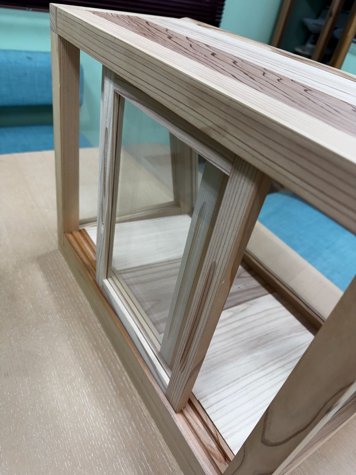 木の温もりで魅せる シンプル＆上質なショーケース