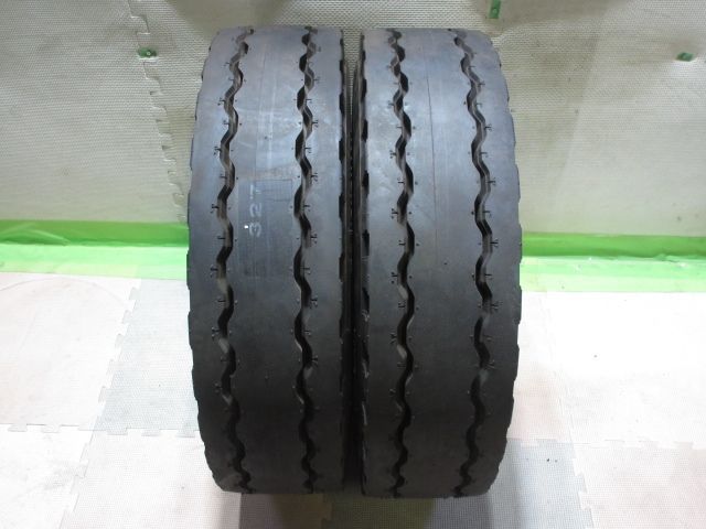フォークリフト用　28×8-15　ヨコハマ　INDUSTRIAL　イボ付き　2019年式　2本セット