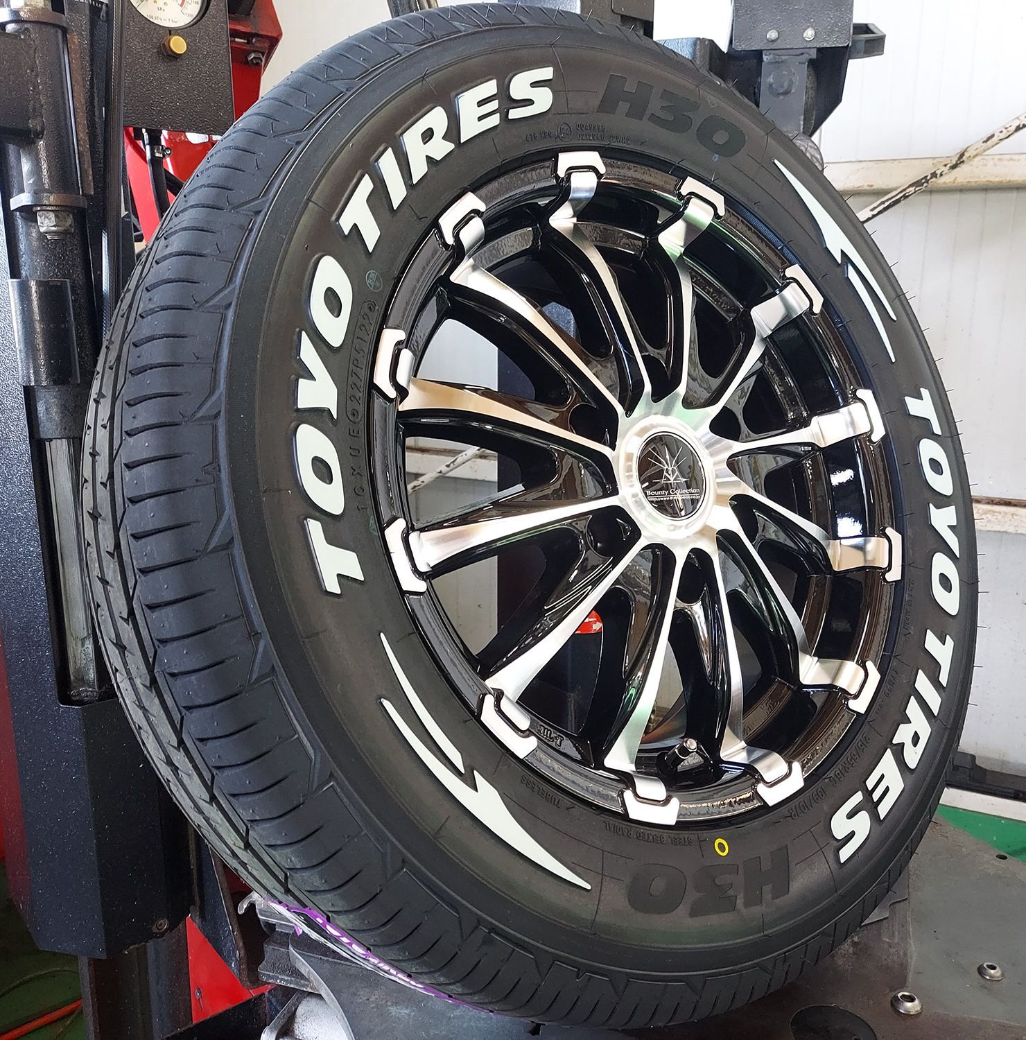 200系ハイエース 200系 タイヤホイールセット 16インチ TOYO H30 215 
