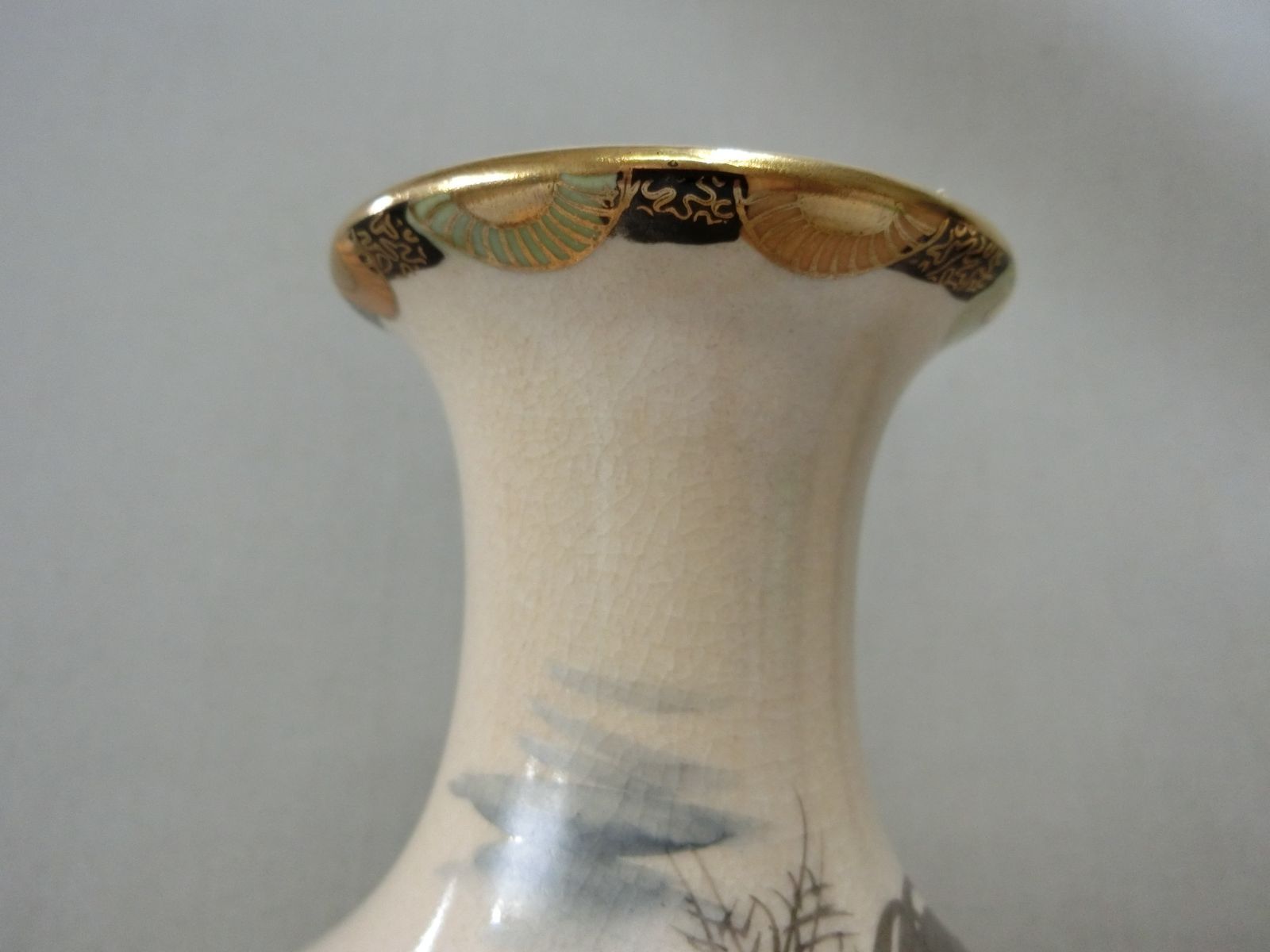 【薩摩焼花瓶　花器　山水家魚文　全面に色絵キレイ　在銘・Ｋ・】◆鑑賞陶磁器 薩摩焼花瓶 花器 山水家魚文 全面に色絵キレイ 在銘・K・】◇鑑賞