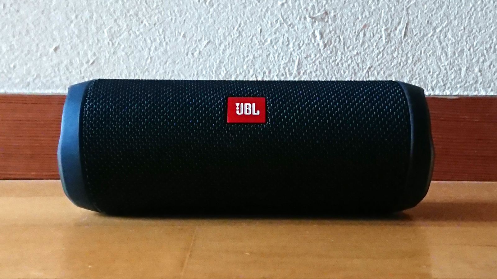 重低音最高‼】JBL FLIP4 ワイヤレススピーカー Bluetooth ブラック 