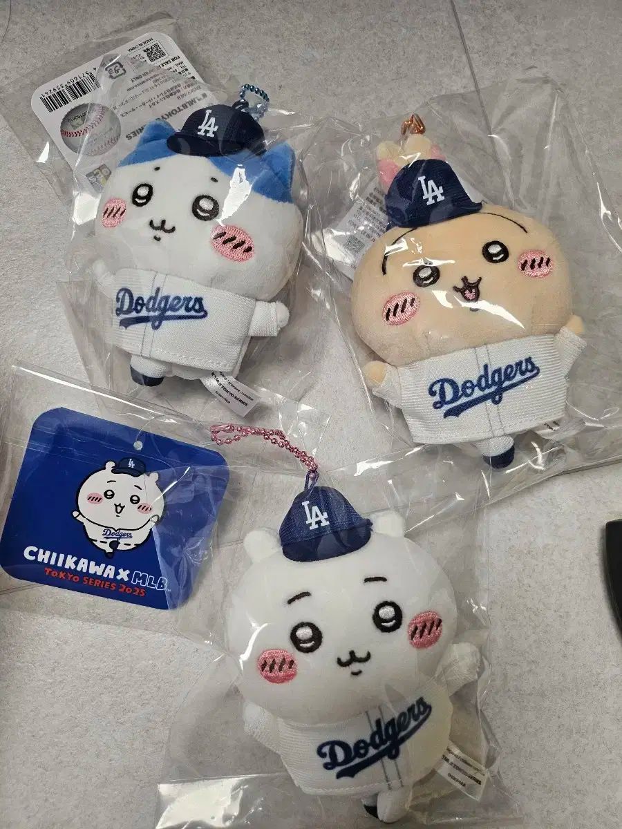 ちいかわ mlb ドジャース マスコット 3 終日バッチ
