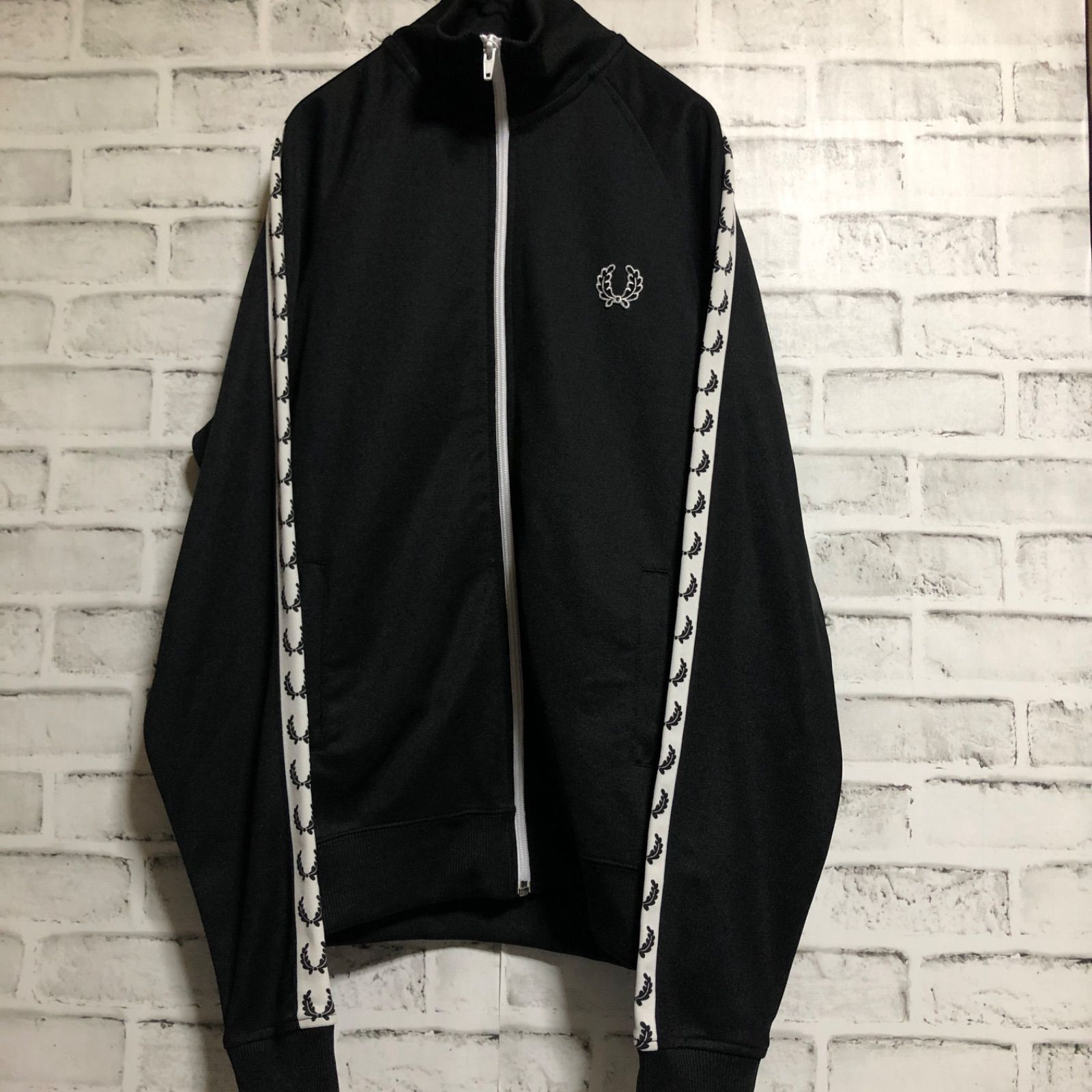 Fred Perry⭐️トラックジャケット/ジャージ 刺繍月桂樹/テープ