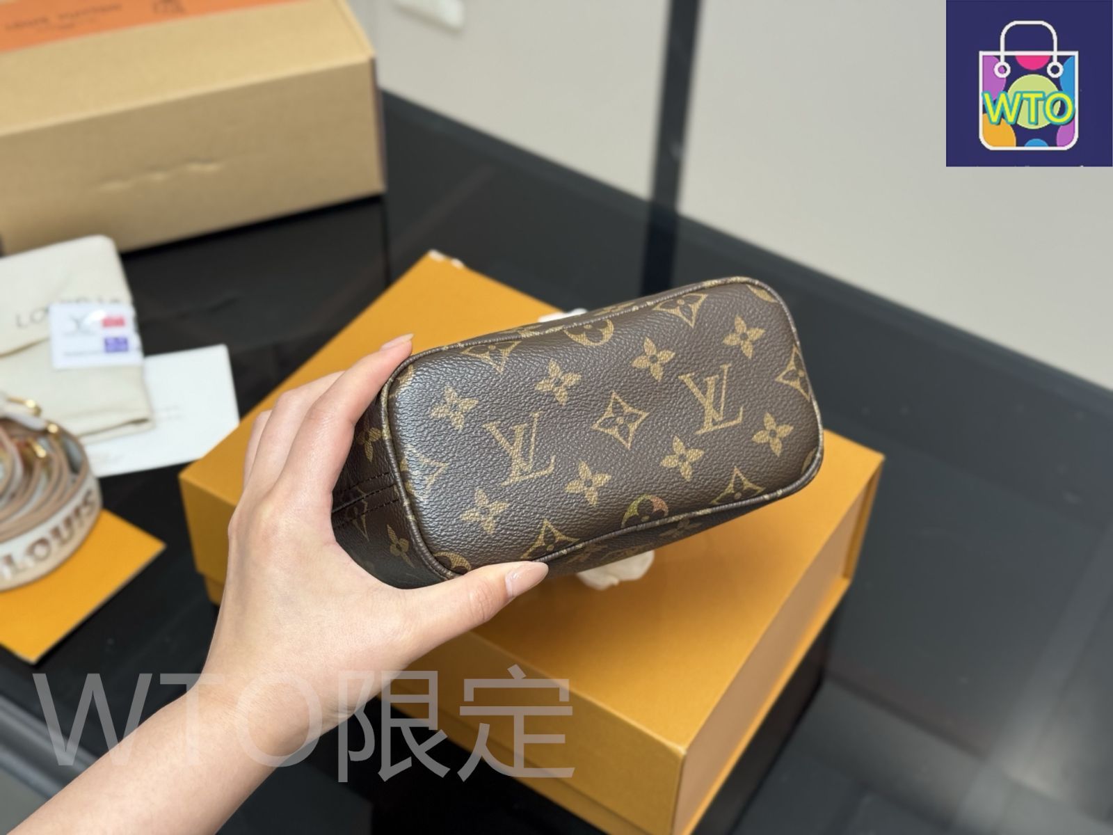 ヴィンテージ LOUIS VUITTON ルイヴィトン ミニバッグ ストラップ付 LOUIS VUITTON スーパーコピー ミニバッグ モノグラム柄 可愛い