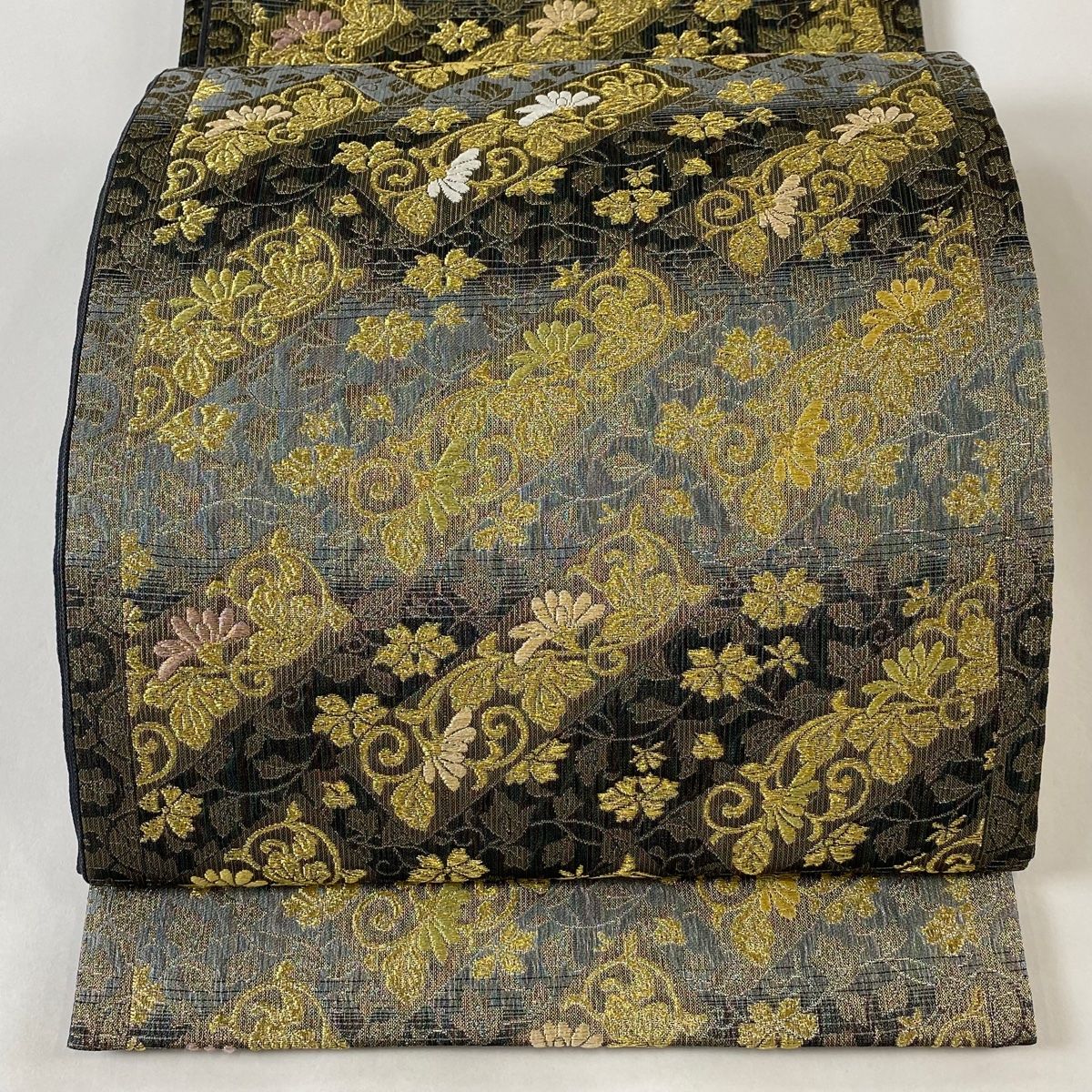 MO-3032 袋帯 斜線に花唐草模様 金色 MO-3032 袋帯 斜線に花唐草模様 金色 着物