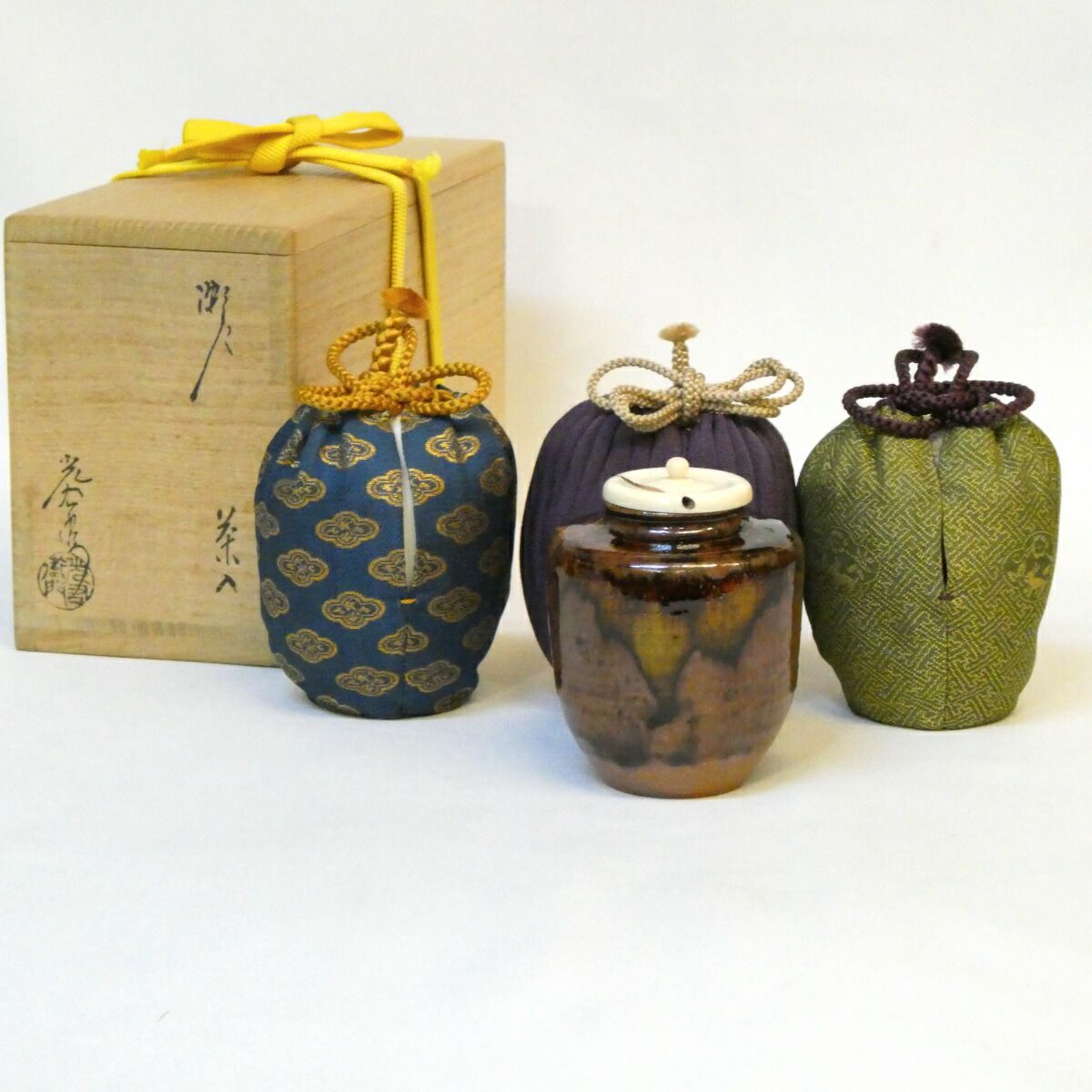 虫喰上蓋 山十窯 加藤光右衛門作 瀬戸 茶入 眼鏡箱 仕覆二つ 御物袋添 花兎緞子 木瓜花紋 茶道具