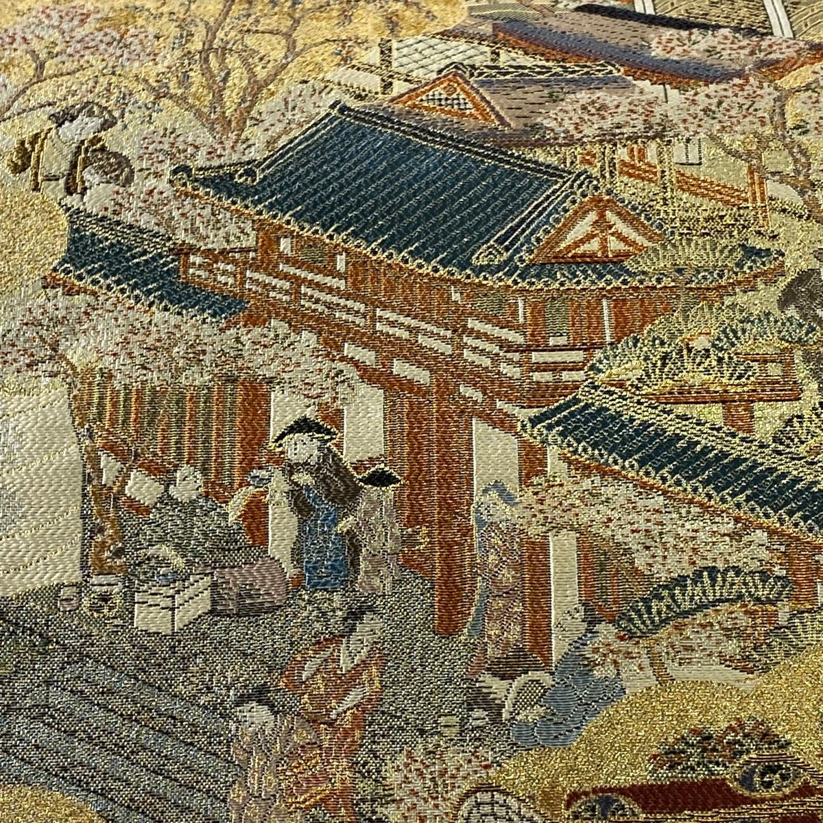 袋帯 美品 逸品 華文 草花 金銀糸 刺繍 金色 お太鼓柄 正絹