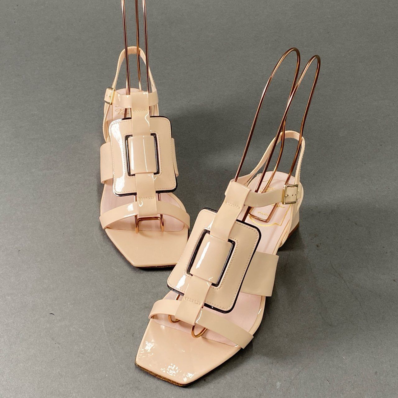 4f20 Roger Vivier ロジェヴィヴィエ ベルヴィヴィエ バックル