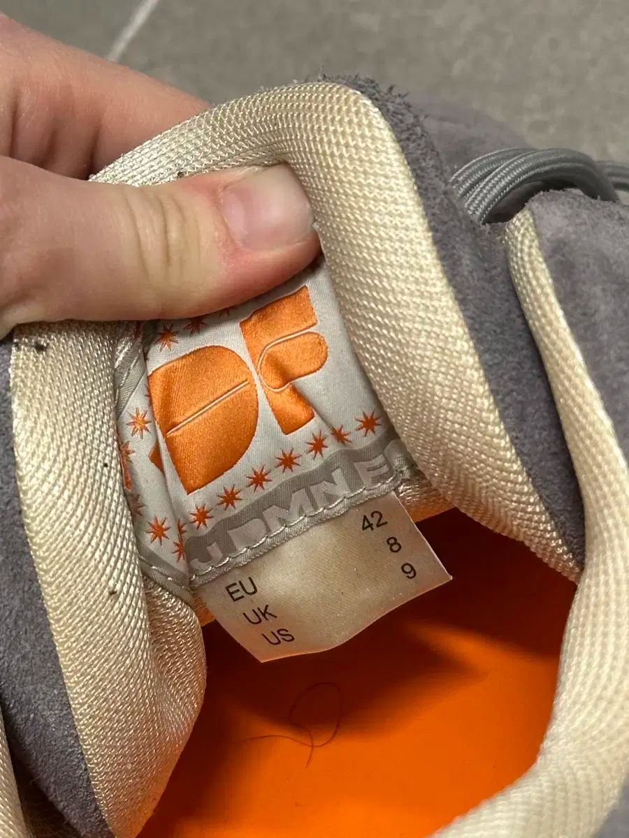 PDF channelスニーカー42