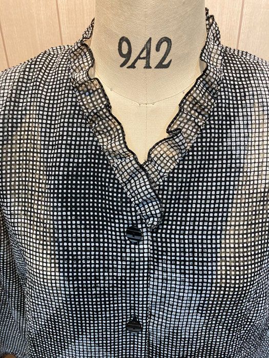 日本製 レディースファッション ＬＬサイズ ミセス アウター 上着 ブラウス 一重七分袖 首フリルカーディガン やや薄手のシャリ感ある楊柳素材 春夏秋 ４０代５０代６０代 14 080円 税込み 12 800円の商品 CAMPINGPARCCENTRAL_COM