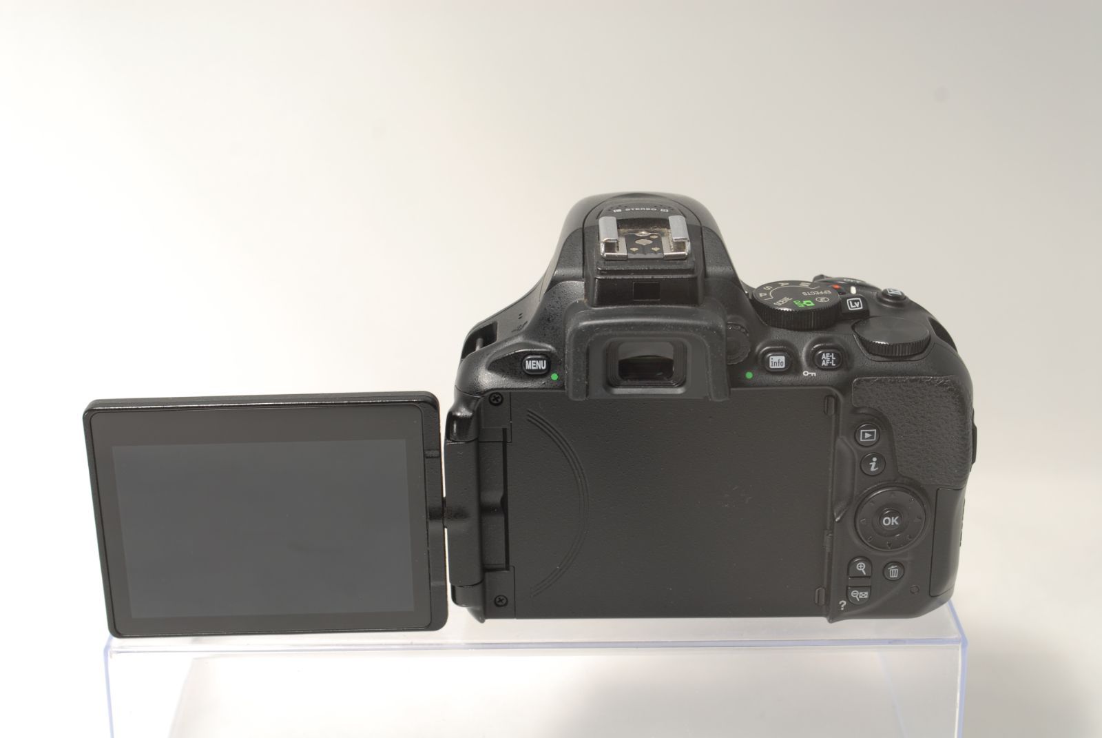 6416ショット ニコン Nikon D5600 望遠ダブルズームキット 高