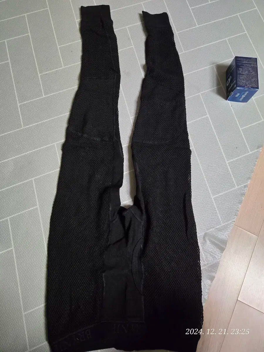 PRADA ブラックノーカラージャケット ビーズ刺繍 38サイズ