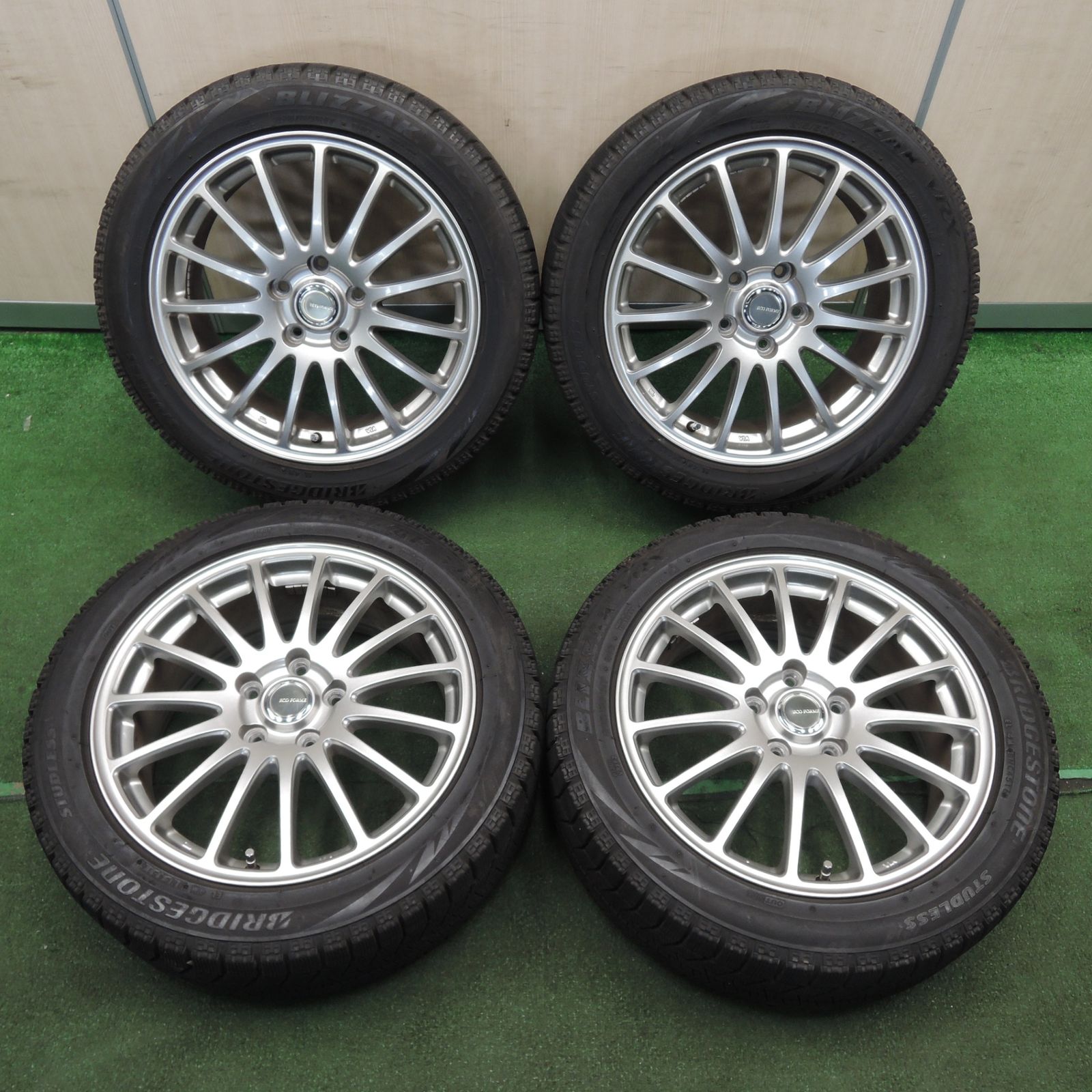 *送料無料* バリ溝！キレイ！8.5分スタッドレス 215/50R17 ブリヂストン ブリザック VRX ECO FORME エコフォルム 17インチ PCD114.3/5H4030606TNス