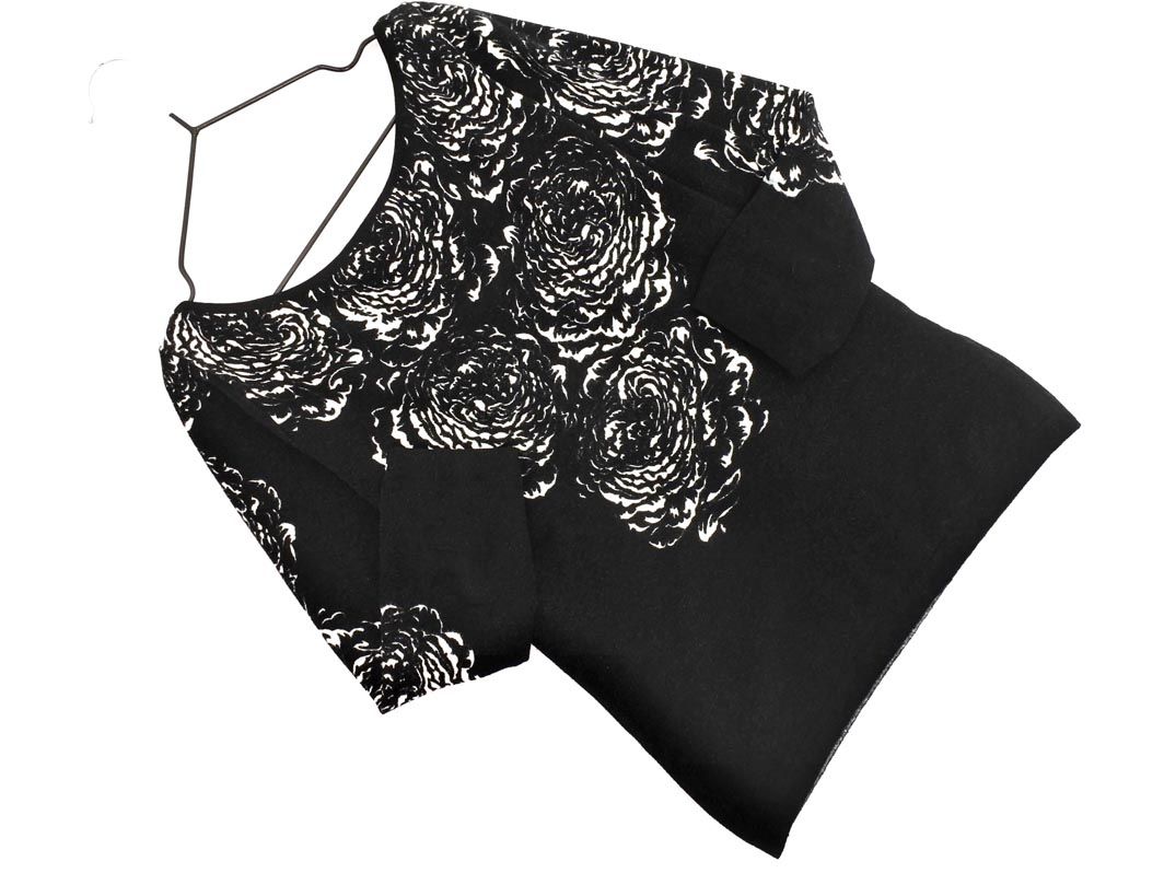 Blumarine - ブルマリン 素敵な 薔薇×おリボン 半袖 ニット カットソー ブラック ローズ刺繍プルオーバー(ニット・セーター) | Sybilla(シビラ