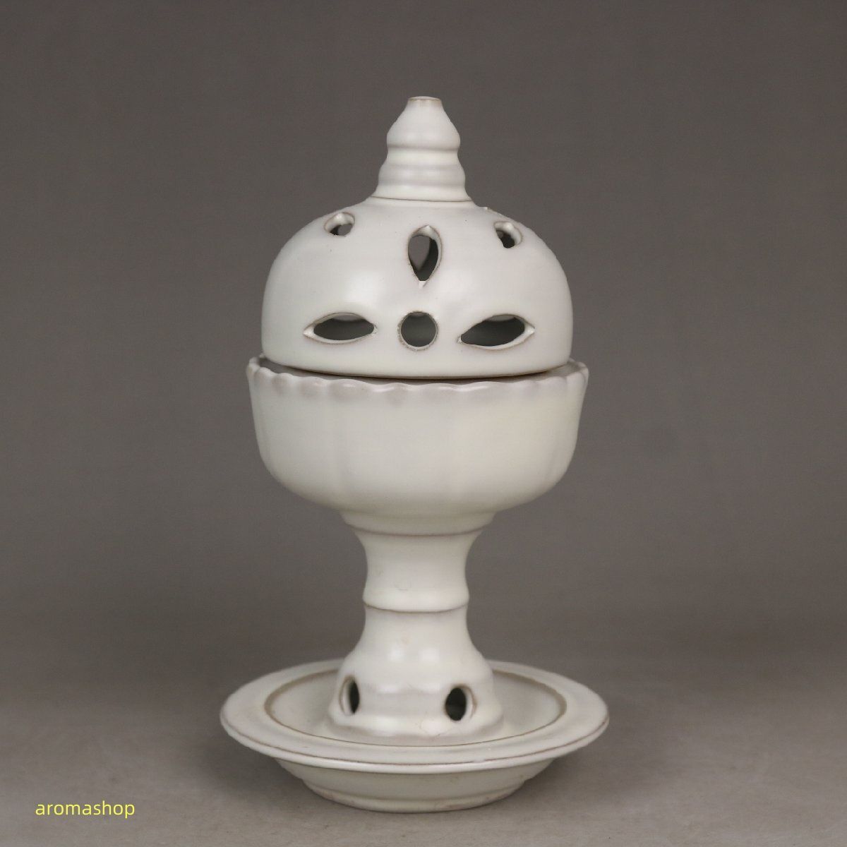 三節透かし彫りの香炉 工芸品 陶磁器 装飾品 美品 美術品 置物 陶芸 浮彫 四神獣 獅子蓋方香炉 三体炉 装飾品 現代工芸品美術品 置物