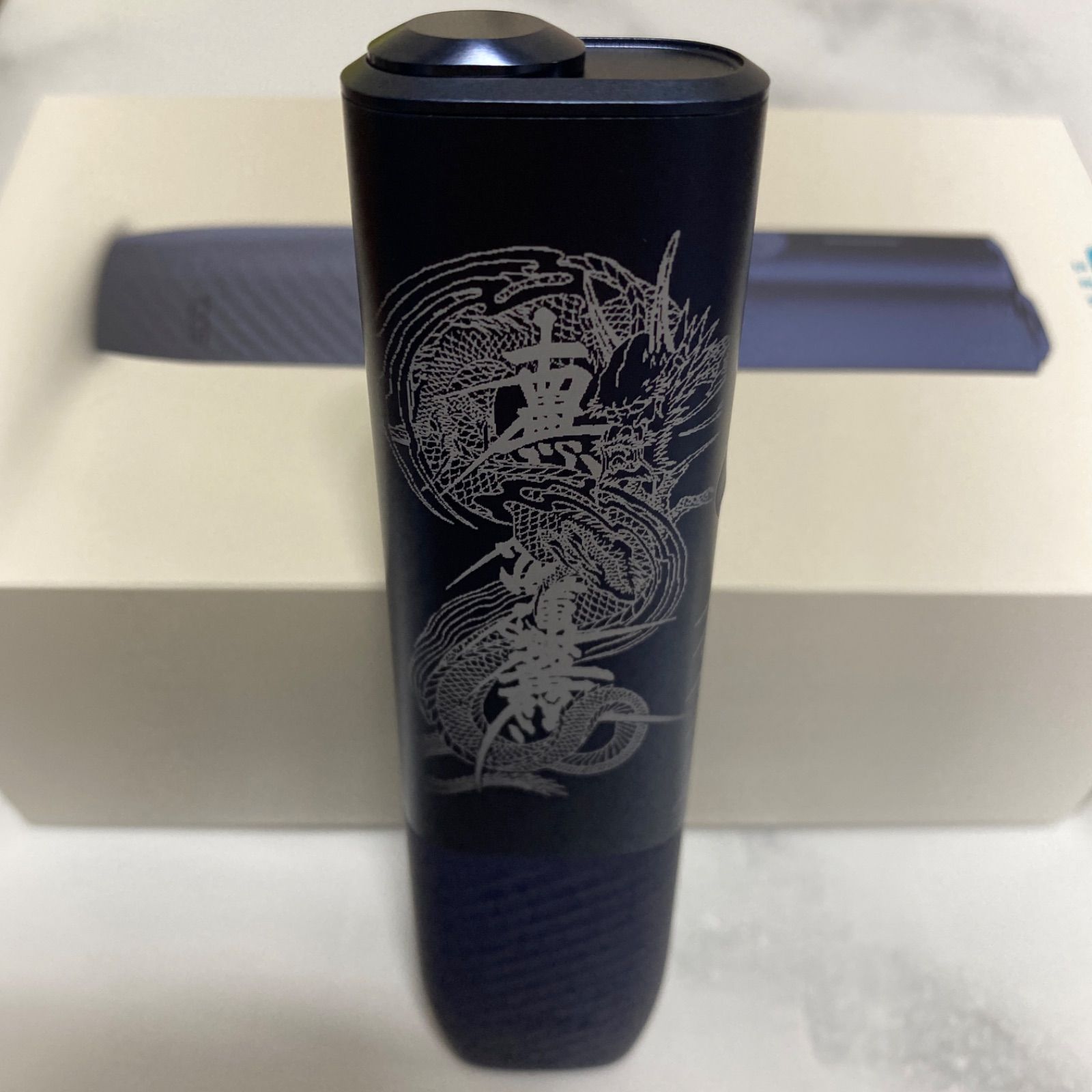 昇り龍 南無妙法蓮華経 デザイン レーザー加工 iQOS ILUMA i ONE アイコス イルマ i ワン ブラック 黒 和柄 和彫り 新型 新品  未使用 送料無料 オリジナル カスタム 入れ墨 刺青 入墨 タトゥー かっこいい カッコイイ - メルカリ